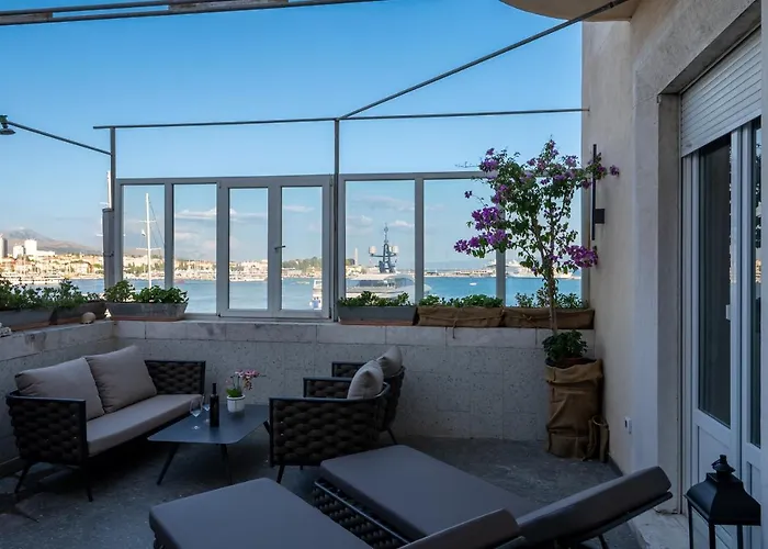Lusso With Sea View 아파트 *